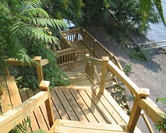 Cozy Cottage with 45' Lake Frontage and Kayaks - Lodi - Balcón