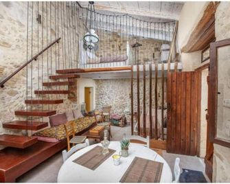 Village Little House at Roustika - 로우스티카 - 계단