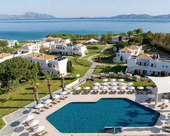 Neptune Luxury Resort - Mastichari - Pool