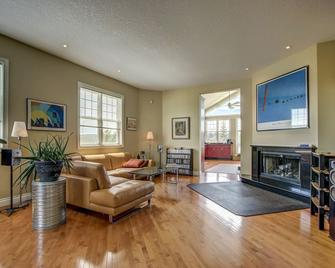 Private Cottage - Morley - Living room
