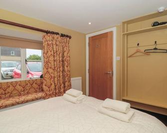 Double Room 2 - Stroud - Bedroom