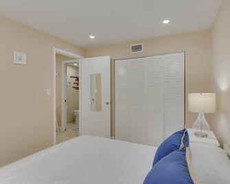 Refreshing Miami Apartment: 4 Mi to the Beach! - Miami - Bedroom