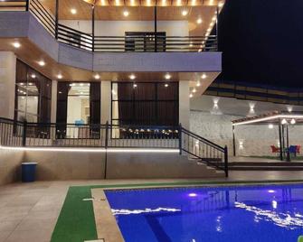 Al Karam Spacious Chalet - Ajloun