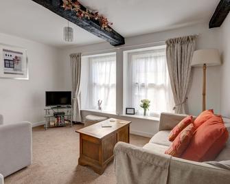 Katrinas Apartment By Treetop Property - Cirencester - Living room