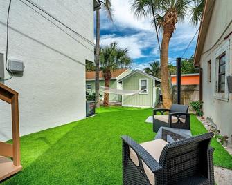 Recently Remodeled Mins From Beach+putti - Boynton Beach - Patio