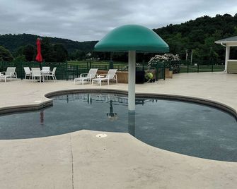 Birdie's Bliss 2BR Condo Sleeps 6! - Lake Ozark - Pool