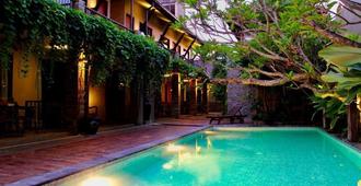 Rumah Batu Boutique Hotel - Surakarta City - Pool