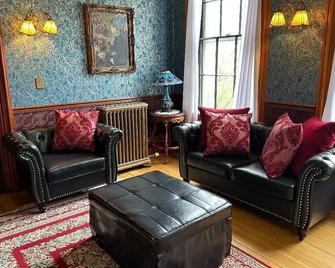 Newly Restored Guest Suite inside Historic Mansion with Scenic Hilltop Views - Hancock - Living room
