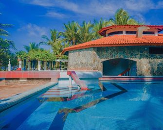 Las Olas Beach Resort - David - Uima-allas