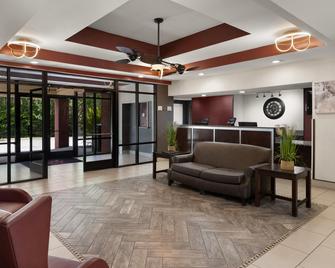 Red Roof Inn & Suites Savannah Airport - Pooler - Lobby