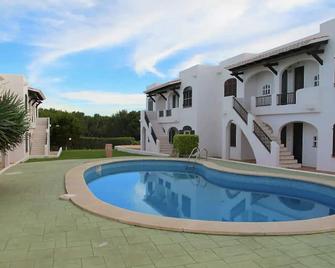 Es Vents - Arenal d'en Castell - Piscina