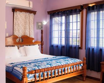 Hummingbird Estate Cabanas - Dangriga - Habitación