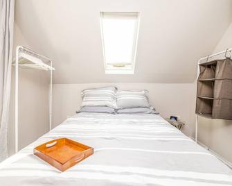 Light and bright 3BD duplex in Avondale, Chicago - Chicago - Bedroom