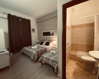 Freedom Traveller Hostel - Roma - Camera da letto
