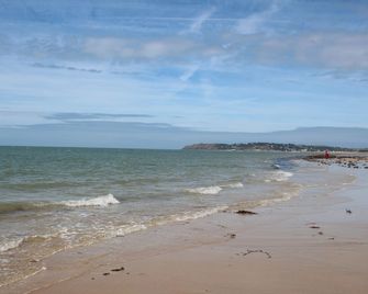 Stunning La Grange Cottage, Child-Friendly, Heated Pool Great Facilities - Saint-Sauveur-le-Vicomte - Beach