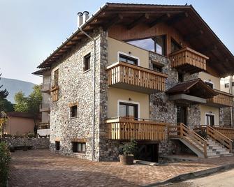 Alpine Aria - Kalavryta - Edificio