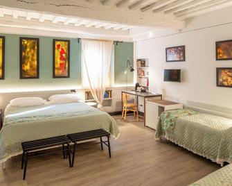 Duccio Nacci Rooms- Guesthouse - סן ג'ימיניאנו - חדר שינה