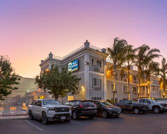 Best Western Luxury Inn - Tracy - Huiskamer