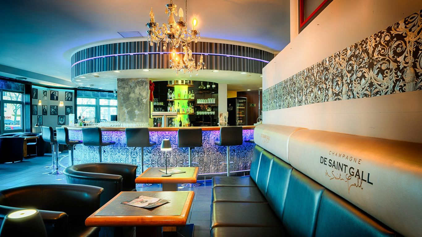 إنجوي هوتل أم ستوديو