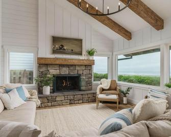 Driftaway by AvantStay Direct Cannon Beach Access w Stunning Views - Cannon Beach - Wohnzimmer