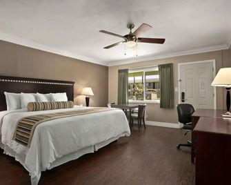 Quality Inn And Suites Santa Maria - Santa Maria - Bedroom