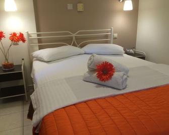 Sunny Studios - Svoronata - Schlafzimmer