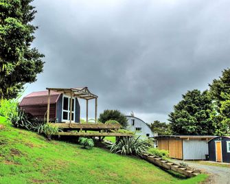 Charming Northland Accommodation Ideal for Glamping in New Zealand - Kohukohu - Vista del exterior