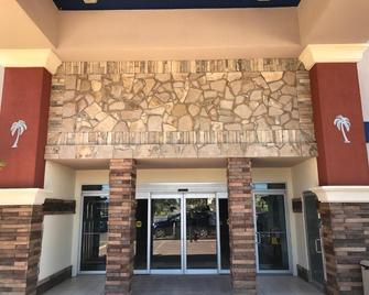 Blue Bay Inn & Suites - South Padre Island - Building