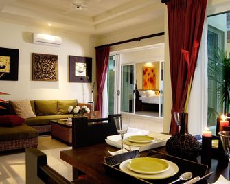 Karon Beach Walk Villa - Karon - Sala de estar