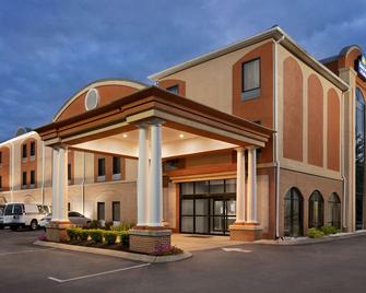 Days Inn & Suites by Wyndham Murfreesboro - Murfreesboro - Bygning