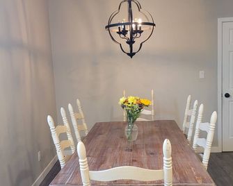 Centrally Located Guest House only 25 mins to ski resorts and hot Springs - Gypsum - Comedor