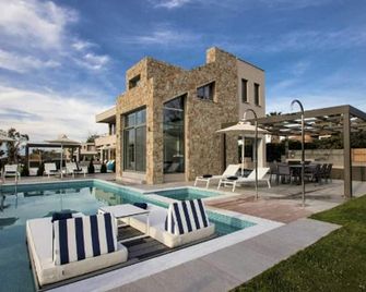 Thrilling Halkidiki Villa | Villa Eomer | 4 Bedrooms | Spacious Furnished - Kassandreia - Alberca