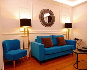 Hotel Colón Plaza - Valladolid - Living room