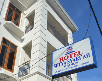 Hotel Setya Syariah - Madiun - Gebäude