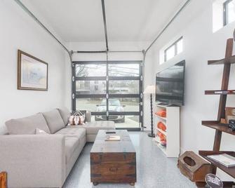 Walk to DT - The Outpost by Portoro - Austin - Sala de estar