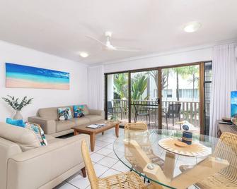 Tropical Reef Apartments - Port Douglas - Wohnzimmer