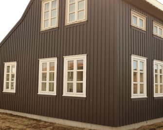 Glacier Front Row View- New Northern Lights Cottage.- No 6. - Hellnar - Edificio