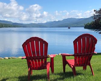 Lake House with gorgeous view, private beach, dock space, fireplace, hammock - Bolton Landing - Patio