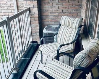 4 bed Townhouse - Ajax - Balcón