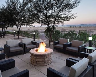 Courtyard by Marriott Phoenix Chandler/Fashion Center - Chandler - Patio