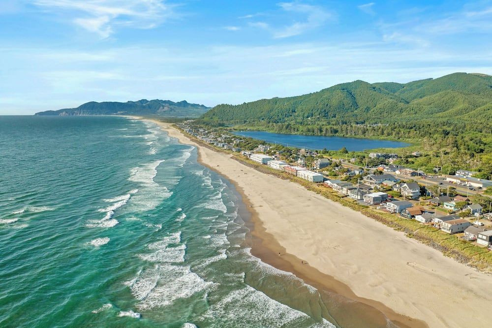 Rockaway Beach Resort - Rockaway Beach - Beach