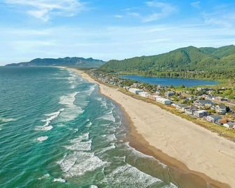 Rockaway Beach Resort - Rockaway Beach - Beach