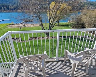 Pend Oreille River home, enjoy the best of Pend Oreille Valley & it's Mountains - Newport - Balcony