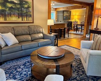 Classic Vermont Farmhouse-Dorset,Manchester&Skiing - Dorset - Obývací pokoj