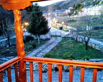 Xenonas Achnoulas - Ano Pedina - Balkon