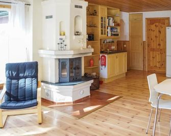 Three-Bedroom Holiday Home In Yngsjo - Yngsjö