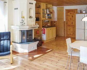 Three-Bedroom Holiday Home In Yngsjo - Yngsjö