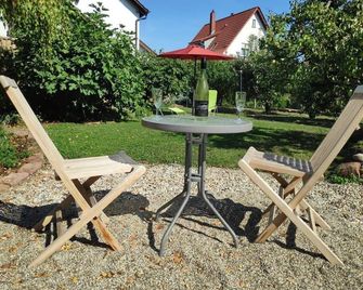 Vacation apartment Casa Angela - apartment/flat, shower, WC, 3 bedrooms - Steinfeld - Innenhof