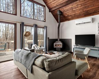 Grill Fire Pit Wifi Deck Hammock Games & Dogs - Berkeley Springs - Sala de estar