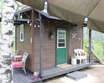 Micro-cabin nestled in secluded forest - Gimli - Patio